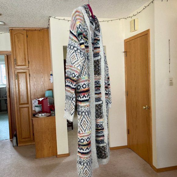 Sweater - Picture 6 of 6